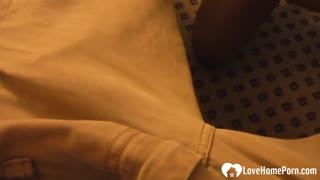 Babysitter Lepas Hisap Kontol Ahli di Video Rumah Amatir