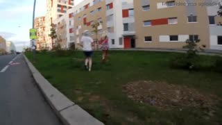 Hej, zobacz te amatorskie ujęcia spódniczek z ciasnych 18+ cipkach w legginsach bez majtek z ulicy