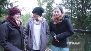 هرگز فکر کرده‌اید سه‌گانه لزبین آماتور در پناهگاه کوهستانی چگونه احساس می‌شود؟