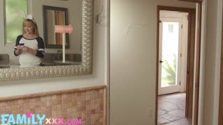 Radovedna 18+ najstnica raziskuje prepovedane želje med velikonočnim karantenom