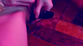 கொரோனா தனிமையில் மெலிந்த லத்தீன் பெட்டிஷ் ஆர்வலர் உயர் காலணிகள் பாண்டிஹோஸ் கொண்டு கால் வழிபாடு செய்து பால் கேக் அணிந்து உச்சம் அடையும் வரை