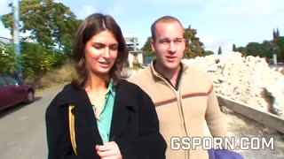 Oh dios, follé a esa puta amateur tan duro al aire libre, mi polla palpitando profundo en su culo apretado, semen por todas partes