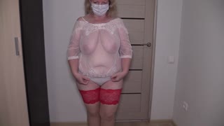 Гарячий стрип для незнайомця в секс-чаті зріла BBW трясе цицьки та дупу