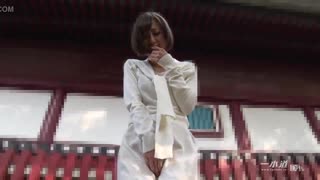 Ана Козуеин слатки осмех блиста на врелој вожњи до топлица аутом