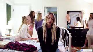 ടീൻ 18+ ലെസ്ബിയൻ ഒരു ക്ലെവർ സ്പോയിൽഡ് ട്രിക്കിന് വീഴുന്നു എച്ച് ഡി സ്റ്റോറി