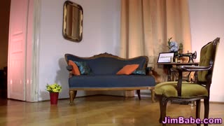 英国业余18+少女大胆自摸骚穴