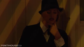 Brett Rossi og Destiny Dixon slikker fisser på spisebord i lesbisk leg