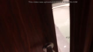 Подгледах Lana Evans гали големи цици в банята ч.1