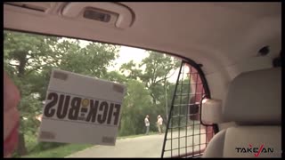 מתפרע עם חובבניות בשלישייה חמה ומזיעה