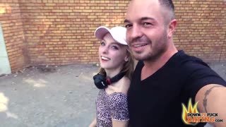 Дика авто-пригода! Крихітна 18+ блондинка дала мені мінет і доггі на вулиці з кінчем!