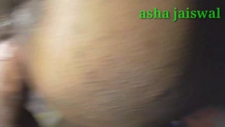 Momento Quente de Beijo da Bhabhi Capturado Durante Banho na Cena Nehura MC