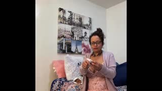 Anna Maria schlüpft in frisches rosa Lingerie – total geil