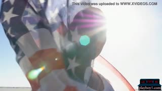 我忍不住盯着威拉·普雷斯科特巨天然奶户外脱衣诱惑这位18+黑发妹