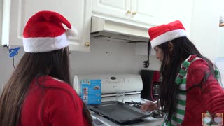 Cocinando con provocación emocional de falda subida