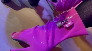 Plongée dans mes séances de dressage sissy personnel. Découvrez l'entraînement en ligne de féminisation derrière les portes