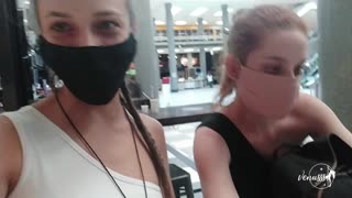 Venusss Model ay Cums Hard sa Plane sa Solo Vlog