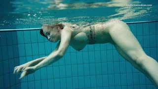 Dashka's huge tits bounce as she swims underwater in the pool 🏊‍♀️💦