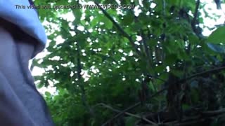 ميلف متزوجة تمص زب الصياد علناً في الغابة