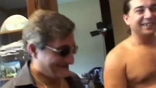 az izgatott milf teljesen bejön a farok és játékok játszásába puncijában