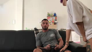 Hej, zaboravi igru, dođi da se igraš sa mojom pičkom - Djords Avila