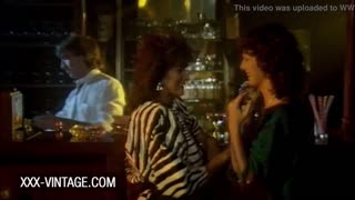 תרזה אורלובסקי רוכבת חזק בשלישיית דיסקו סקס משנות ה-90