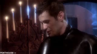 PenthouseGold.com prikazuje kinkiju dominu Victoriju Sin prekrivenu spermom nakon grubog analnog seksa