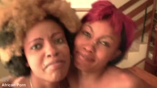 Чукане на две рогати африкански курви в див тройка