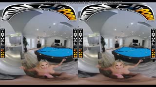 Caitlin Belle en VR con MILF latina tetona montando polla POV