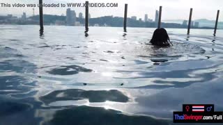 Kontrasterende POV hardcore med busty asiatisk MILF og hendes store pikede kæreste