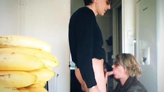 Kiirehdimme kotiin kiihottuneina ja tulimme nopeasti, tämä amatööriparin kotitekoinen sessio päättyy tissien päälle, remasteroitu