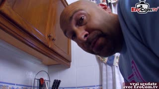 Smal fransk-asiat 18+ tar brutal anal-pounding i köket