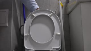 i'm a mature bbw spreading my wet hairy pussy to piss in the toilet closeup