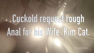 Kukold könyörög felesége Kim durva análbaszásáért angol POV-ban
