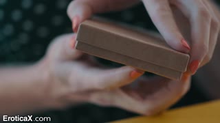 Інтенсивний день народження тріо сюрприз: траханий та обсмоктаний жорстко