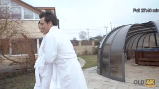 old4k chuda pornstar rozbiera się i zostaje ruchana przez starszego partnera