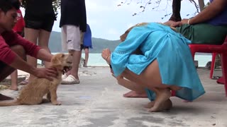 黑发18岁模特米拉娜G户外上空脱衣秀小奶翘臀诱人曲线