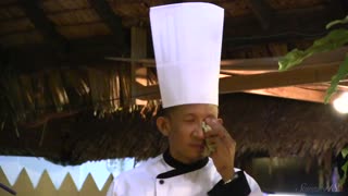 黑发18岁模特米拉娜G户外上空脱衣秀小奶翘臀诱人曲线