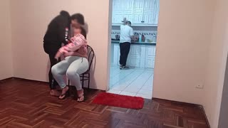 Voy a casa de mi amigo y su esposa me ruega follarla mejor que él