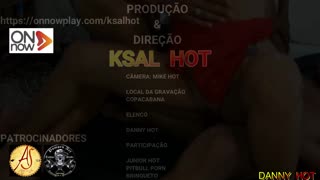 Гаряча MILF Danny Hot з'являється під час гри та змушує всіх трахати її пусю, навіть Junior Hot приєднується до подвійного проникнення