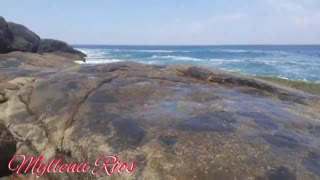 مجموعة تتسلل لنيك شاطئي سري دون أن يراها أحد