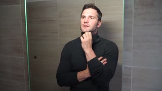 ट्रू कैट के साथ फुल बॉडी लेटेक्स सूट में डरावनी थ्रीसम चुदाई