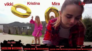 Gruppenfick mit 4 heißen Mädchen auf der Straße mit Misss Vikki