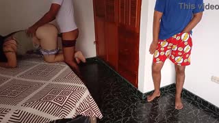 Ujamem svojo nezvesto ženo, ki jebe soseda, in se ne morem upreti, da se dotikam ob gledanju! 😳