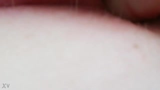 Bystig rödhårig milf suger kuk 😋