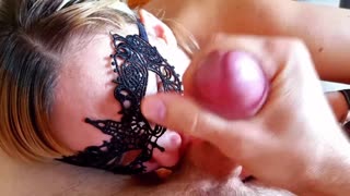 Amatir blonde panas berikan blowjob tak terlupakan cum pada tetek besar