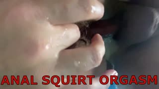 Взрыв сквирта при интенсивном анальном сексе. Оргазм скуирта трясёт её тело
