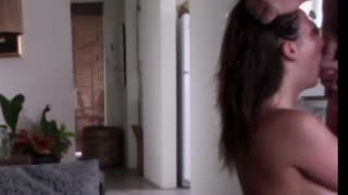 Vezmi si tu deepthroat facefuck děvku Alex Trotter dusící se na čuráku