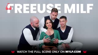 Férje cserbenhagyta az anál MILF-et, 18+ srác tömi segglyukát