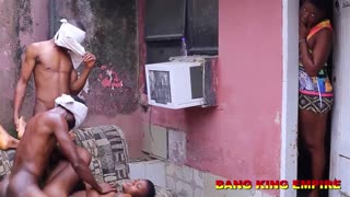 巨乳瘦女户外骑黑人大屌后入湿逼滴水