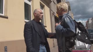 Whoa, Busty Chubby Milf Snupper en Tilfældig Fyr til Vild Handling!